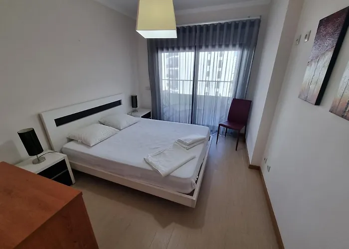 Na Com Estacionamento * 波尔蒂芒